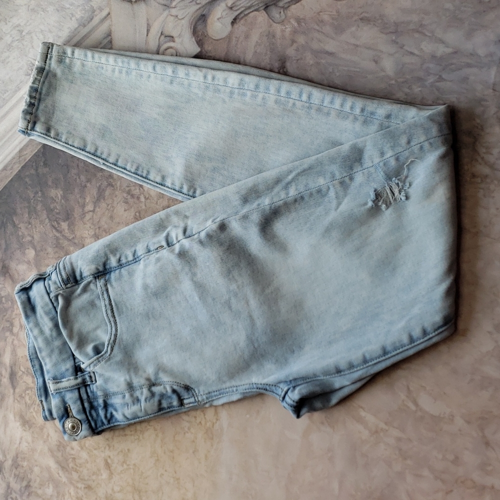 American Eagle light wash distressed Curvy high rise Jeggings size 4 regular
